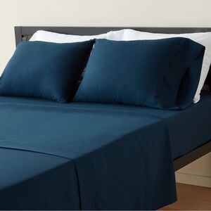 Amazon Basics Lightweight Super Soft Easy Care Microfiber 4 Piece Bed Sheet Set